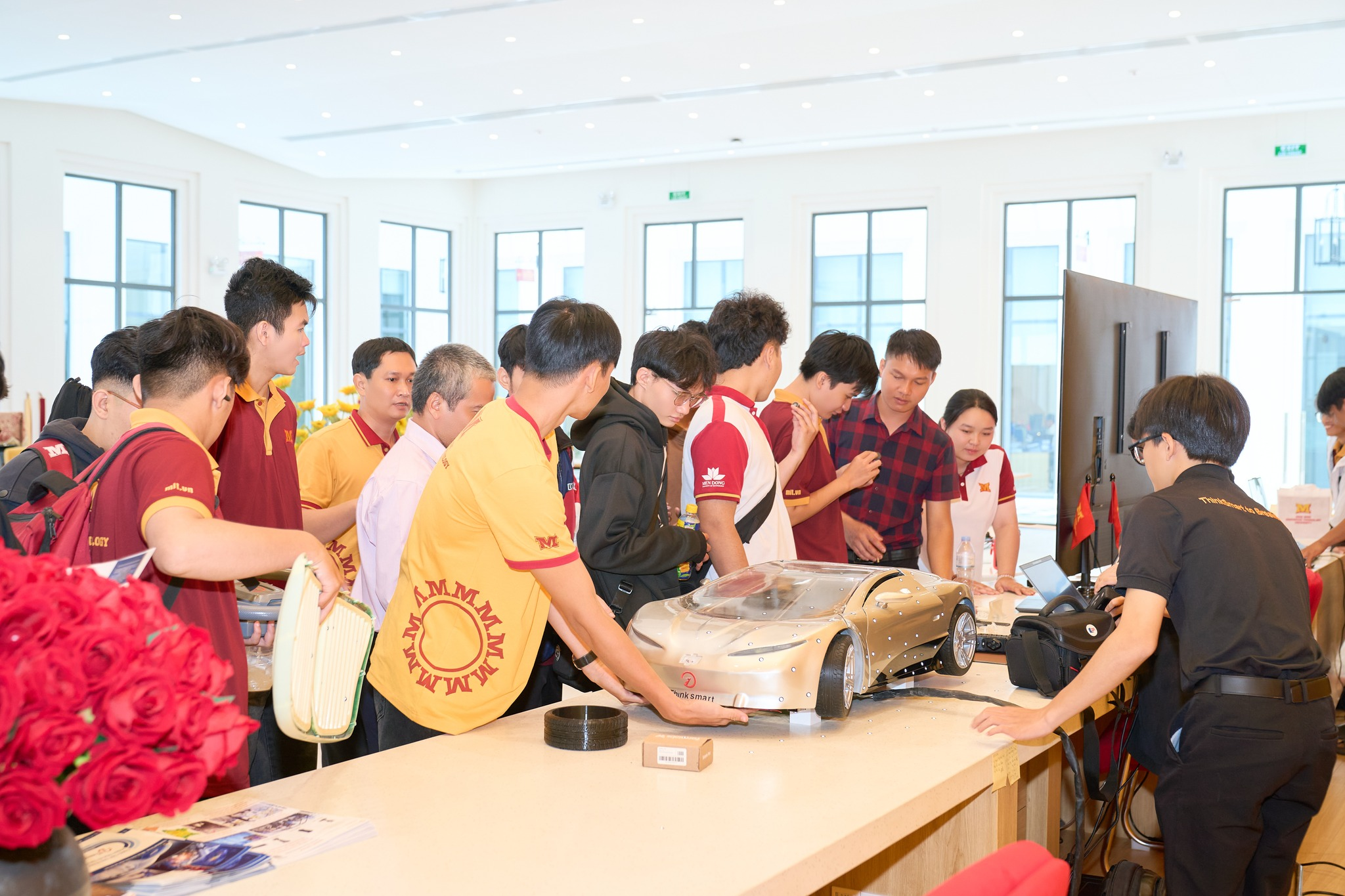 Hành trình từ Giảng đường đến Chuỗi cung ứng Toàn cầu cùng THINKSMART 4 TẦM NHÌN QUỐC TẾ: TỪ TRIỂN LÃM LA ĐẾN NHÀ MÁY VIỆT