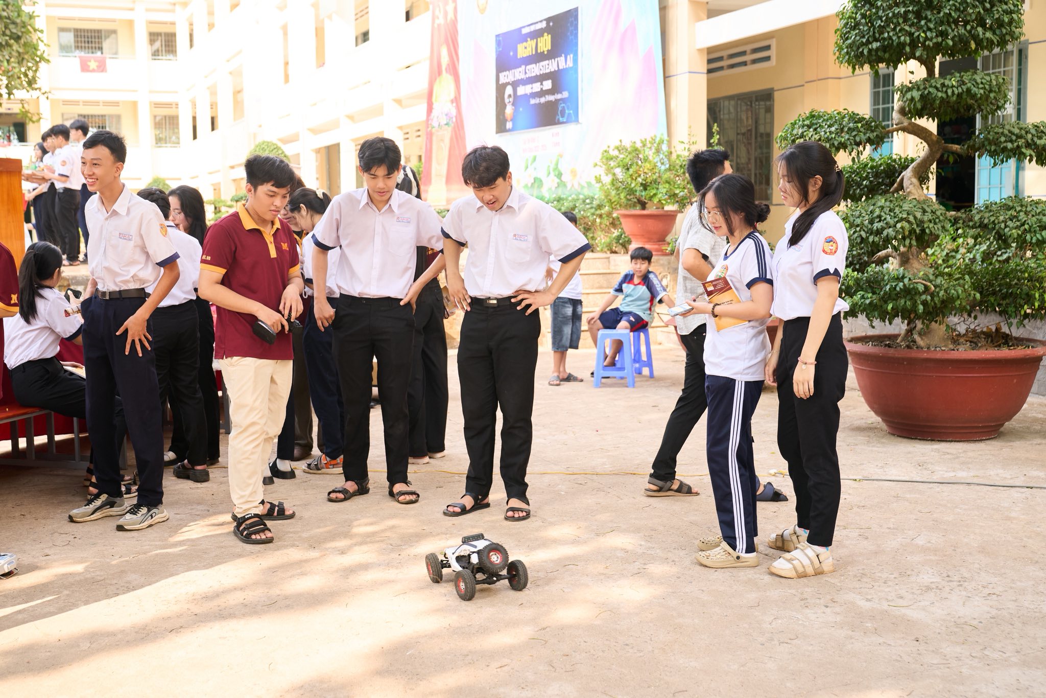 MIT Uni. PHỦ SÓNG ngày hội STEM/STEAM tại trường THPT Xuân Lộc