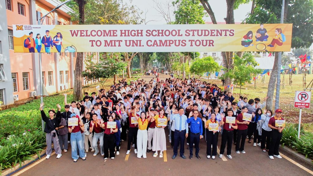 Hơn 600 học sinh đến từ 6 trường THPT/Trung tâm tại Đồng Nai tham gia MIT Uni. Campus Tour