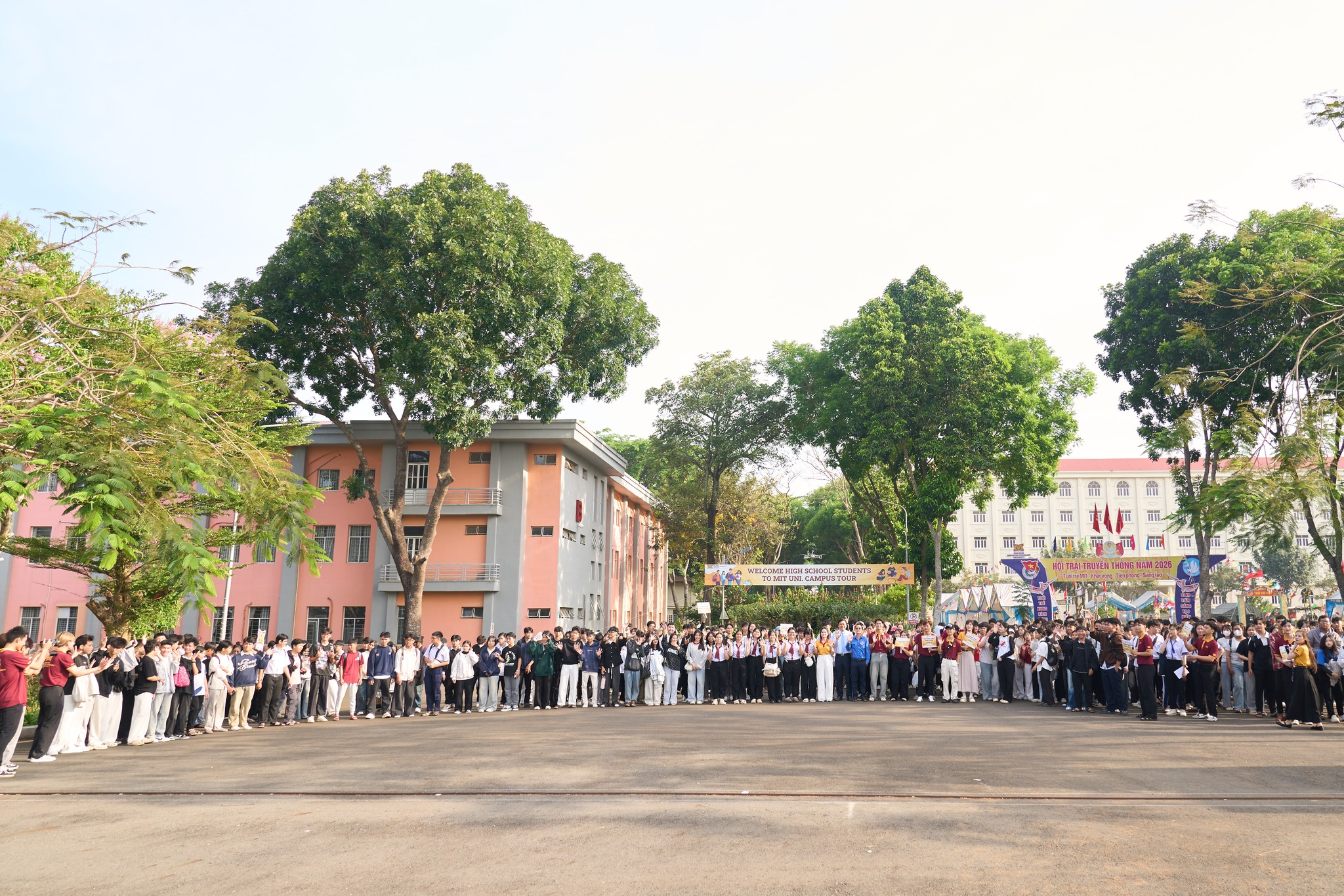 Hơn 600 học sinh đến từ 6 trường THPT/Trung tâm tại Đồng Nai tham gia MIT Uni. Campus Tour