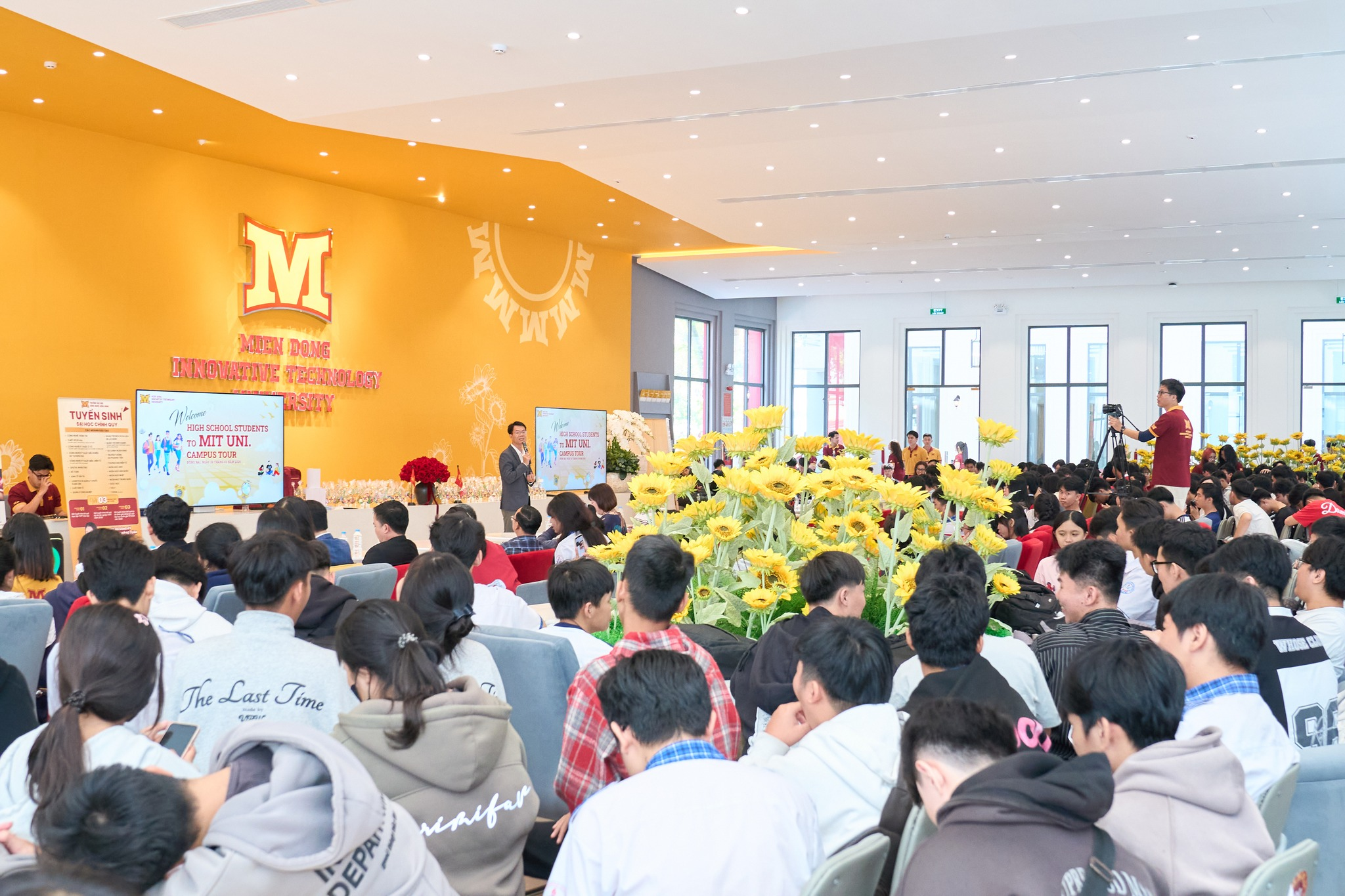 Hơn 600 học sinh đến từ 6 trường THPT/Trung tâm tại Đồng Nai tham gia MIT Uni. Campus Tour