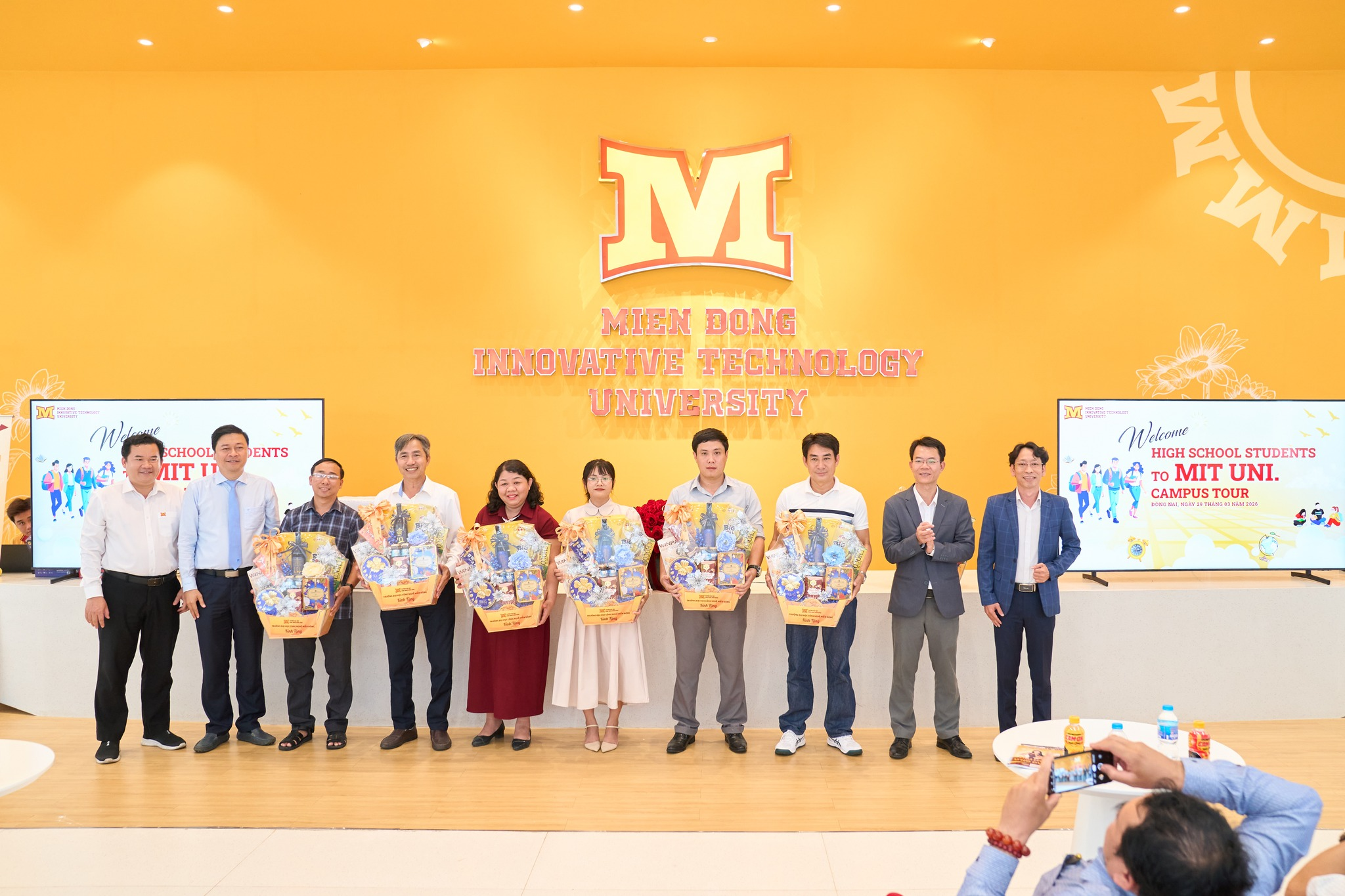 Hơn 600 học sinh đến từ 6 trường THPT/Trung tâm tại Đồng Nai tham gia MIT Uni. Campus Tour