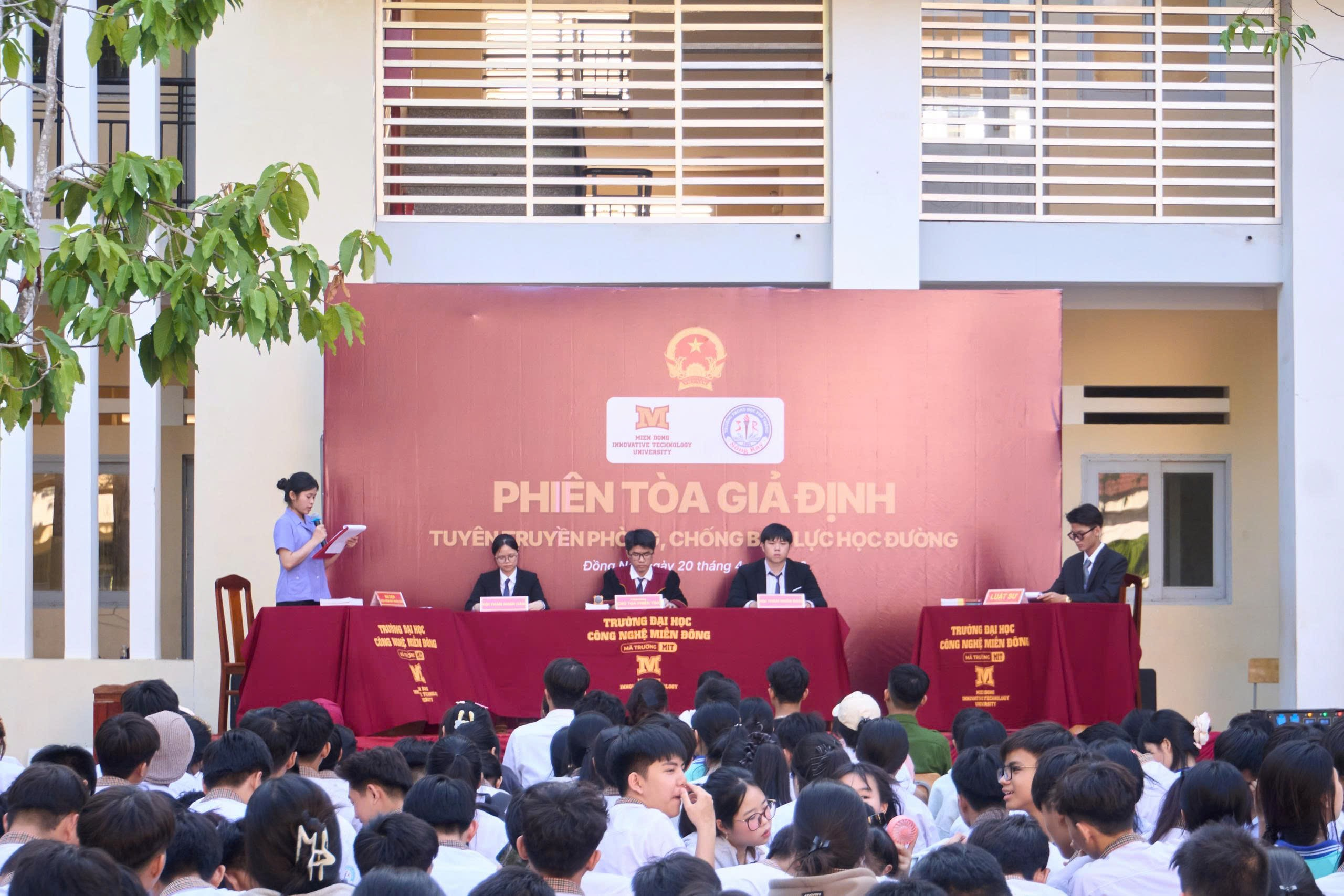 Phiên toà giả định tại Trường THPT Sông Ray: Lan toả ý thức pháp luật trong học đường