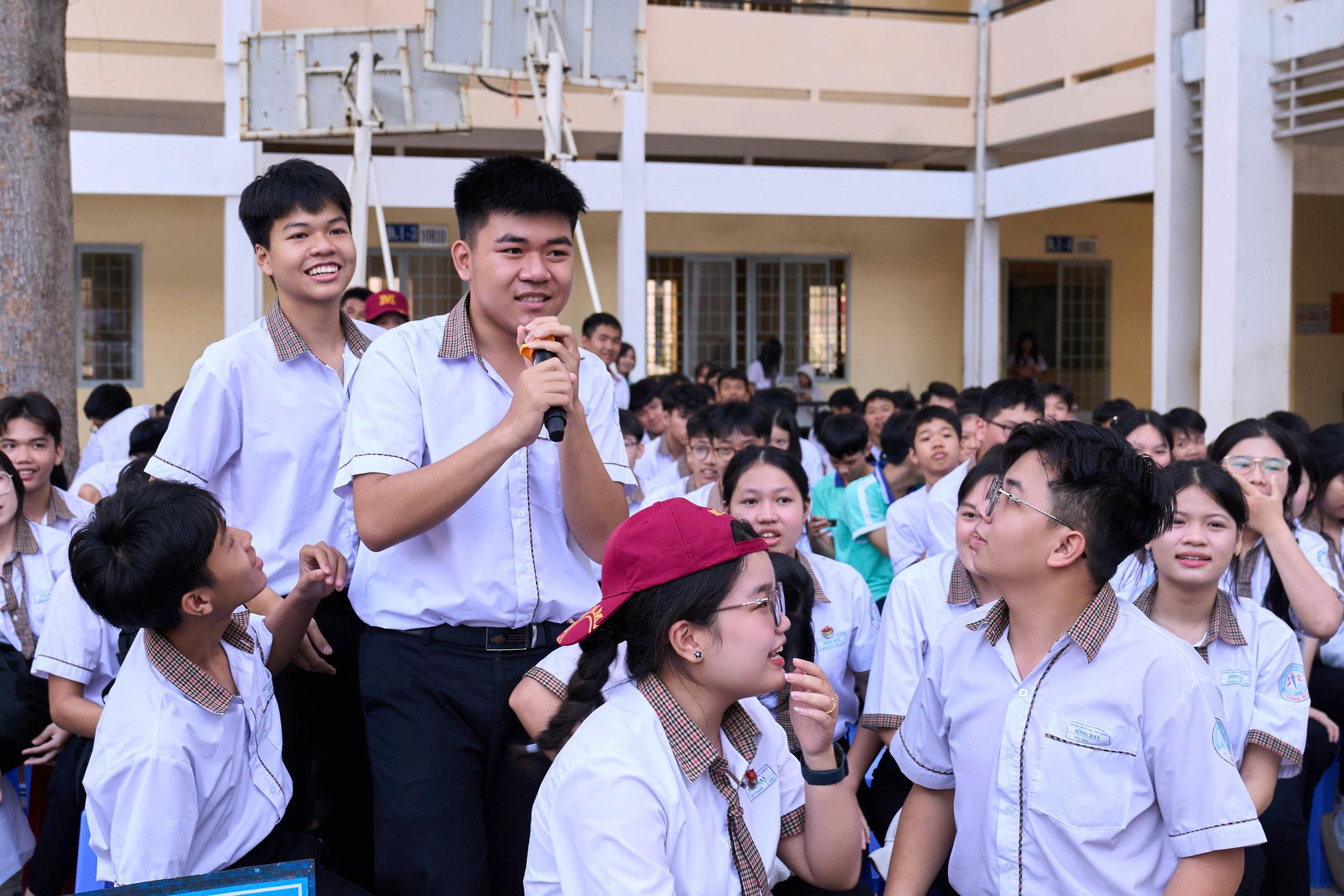 Phiên toà giả định tại Trường THPT Sông Ray: Lan toả ý thức pháp luật trong học đường