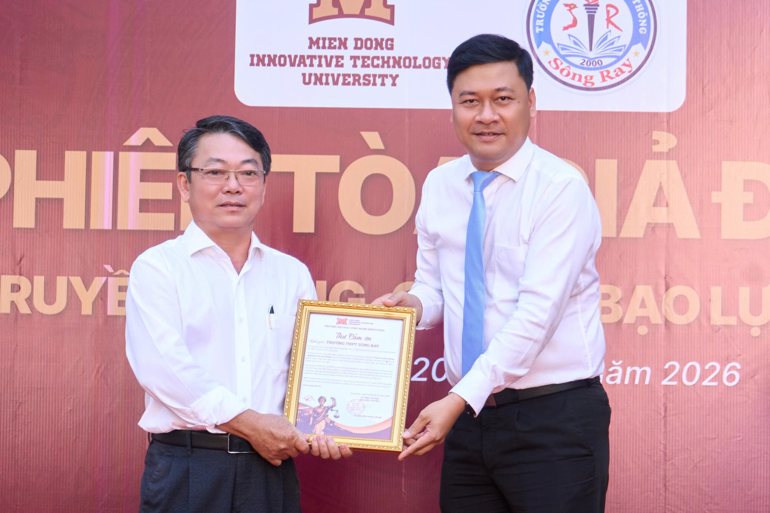 Phiên toà giả định tại Trường THPT Sông Ray: Lan toả ý thức pháp luật trong học đường