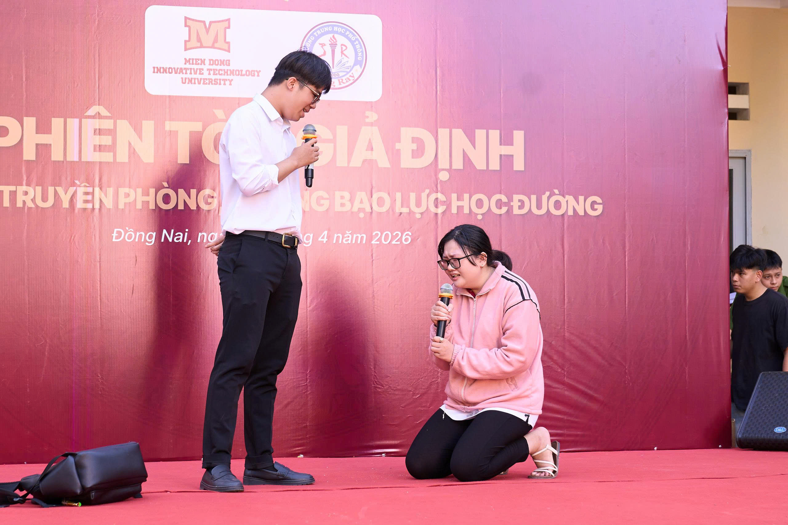 Phiên toà giả định tại Trường THPT Sông Ray: Lan toả ý thức pháp luật trong học đường