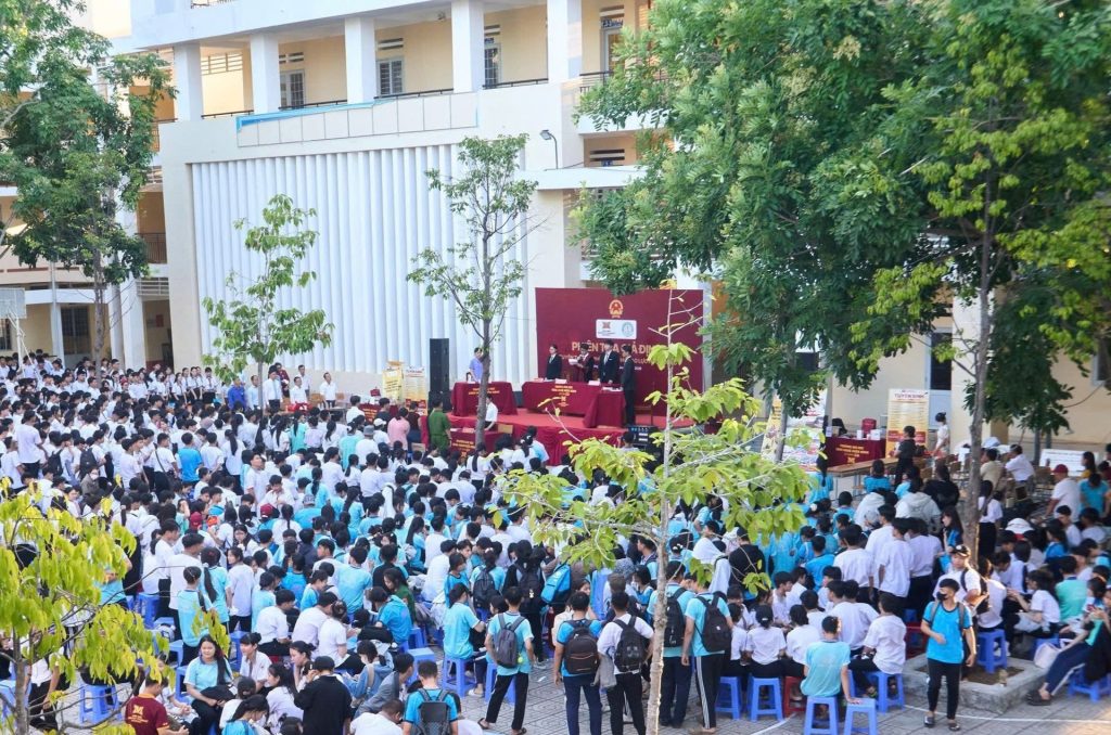 Phiên toà giả định tại Trường THPT Sông Ray: Lan toả ý thức pháp luật trong học đường