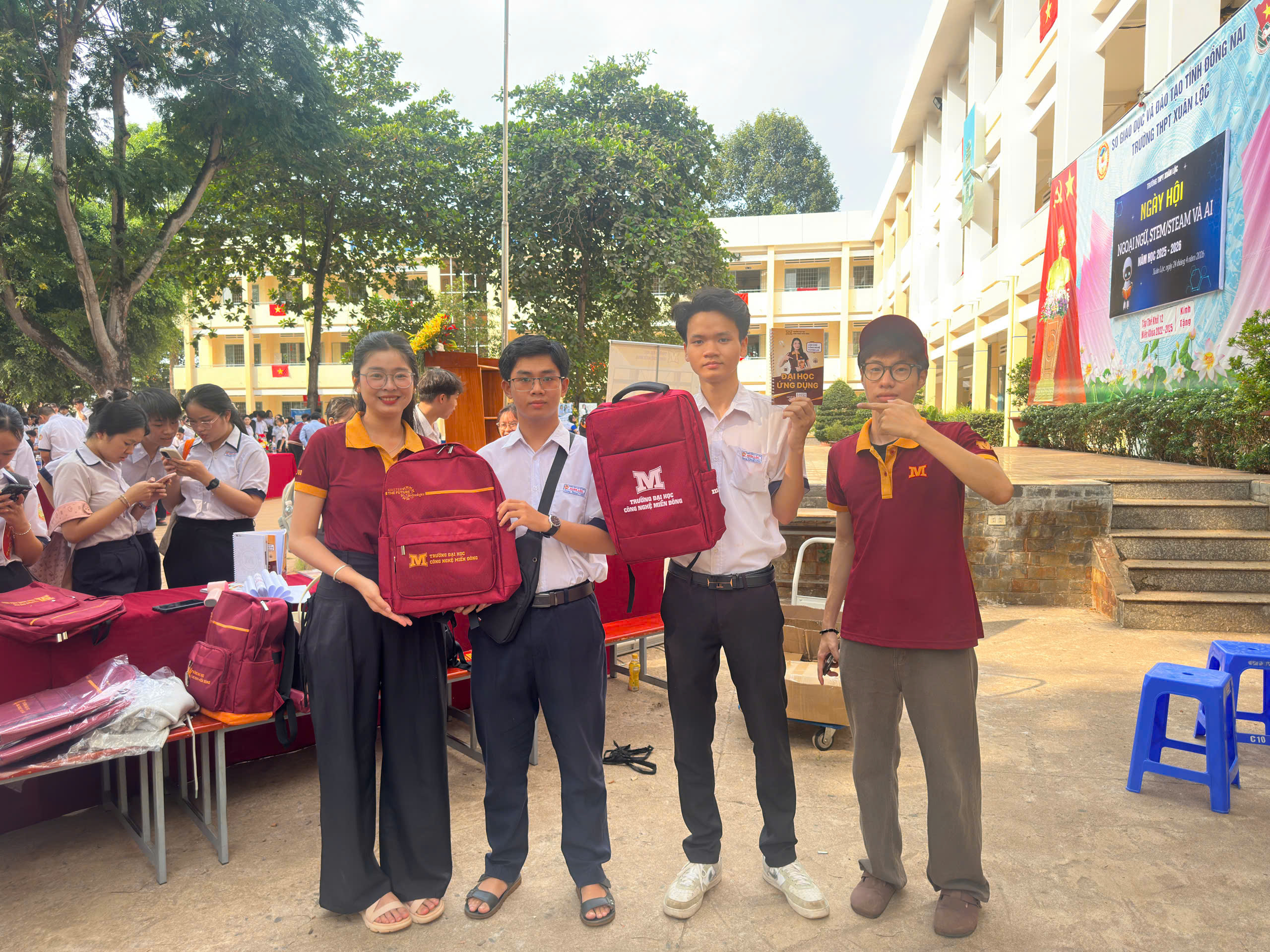 MIT Uni. PHỦ SÓNG ngày hội STEM/STEAM tại trường THPT Xuân Lộc