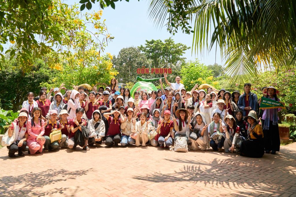 SINH VIÊN NGÔN NGỮ TRUNG QUỐC MIT UNI.: "THỰC CHIẾN" NGHỀ HƯỚNG DẪN VIÊN TẠI CỒN PHỤNG