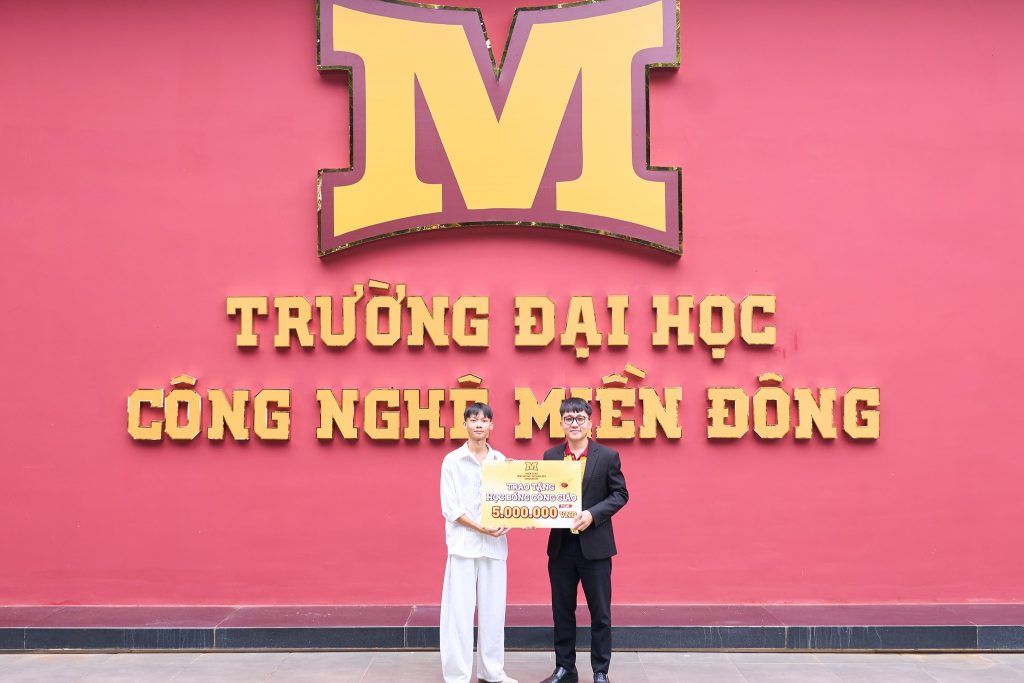 Cuối tuần tại MIT Uni.: Đông đảo Học sinh 2k8 đến nhận học bổng