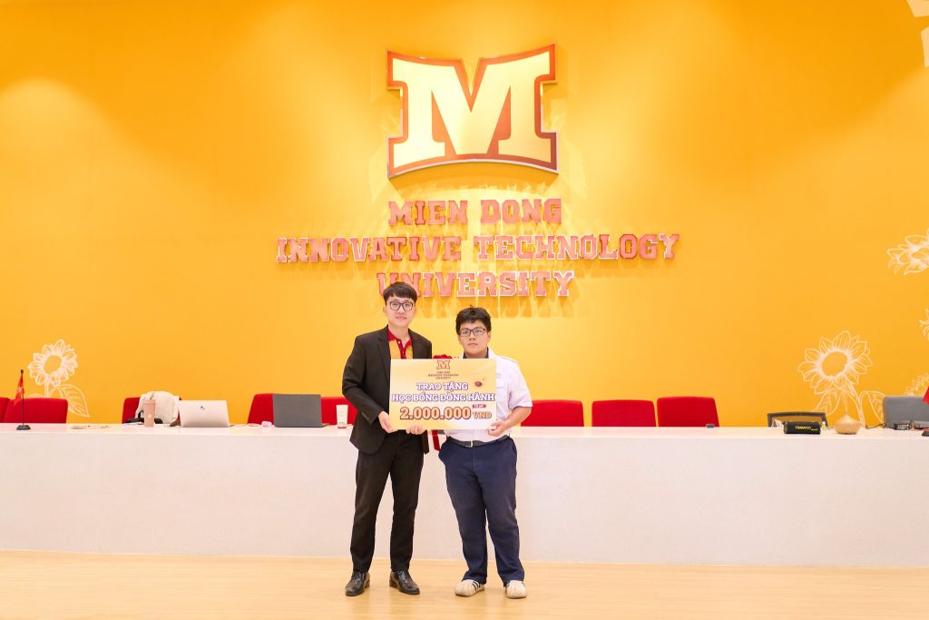 Cuối tuần tại MIT Uni.: Đông đảo Học sinh 2k8 đến nhận học bổng