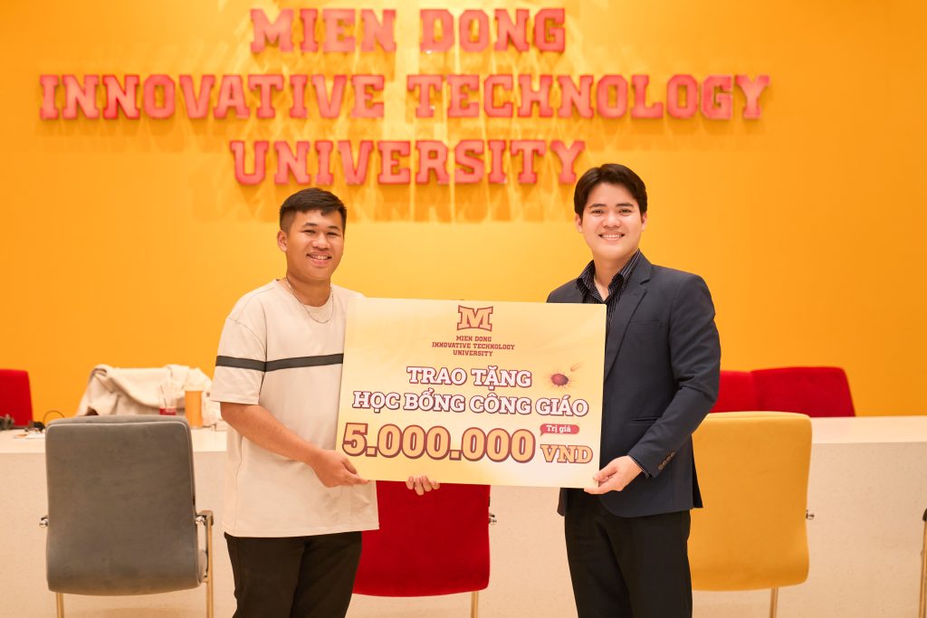 Tan trường vẫn chưa về ngay, 2k8 tranh thủ ghé MIT Uni. "CHỐT DEAL" tối muộn!