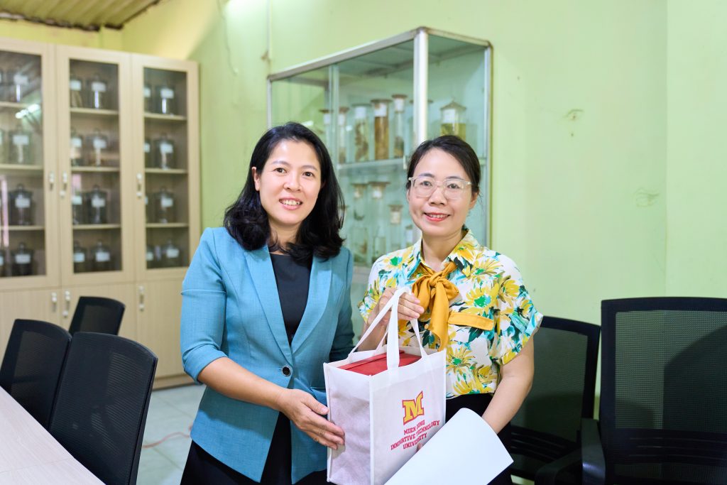 Từ giảng đường đến Vườn dược liệu xanh - Cùng sinh viên K25 ngành Dược học MIT Uni. khám phá thế giới Dược liệu thực tế 4 Từ giảng đường đến Vườn dược liệu xanh - Cùng sinh viên K25 ngành Dược học MIT Uni. khám phá thế giới Dược liệu thực tế