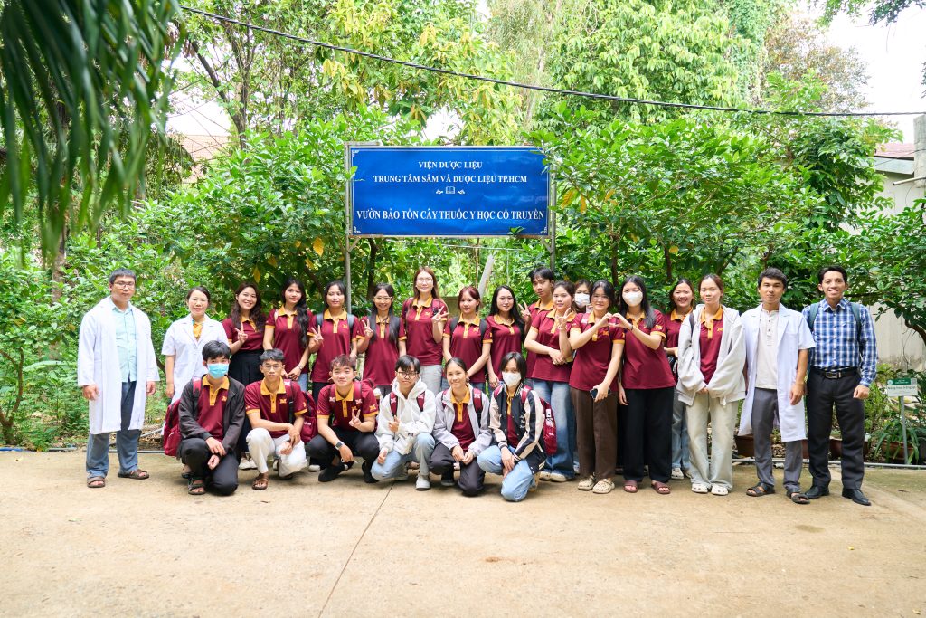 Từ giảng đường đến Vườn dược liệu xanh - Cùng sinh viên K25 ngành Dược học MIT Uni. khám phá thế giới Dược liệu thực tế