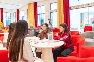 Cuối tuần tại MIT Uni.: Đông đảo Học sinh 2k8 đến nhận học bổng