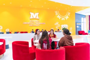 Cuối tuần tại MIT Uni.: Đông đảo Học sinh 2k8 đến nhận học bổng