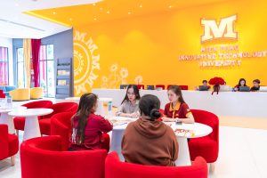 Cuối tuần tại MIT Uni.: Đông đảo Học sinh 2k8 đến nhận học bổng
