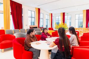Cuối tuần tại MIT Uni.: Đông đảo Học sinh 2k8 đến nhận học bổng