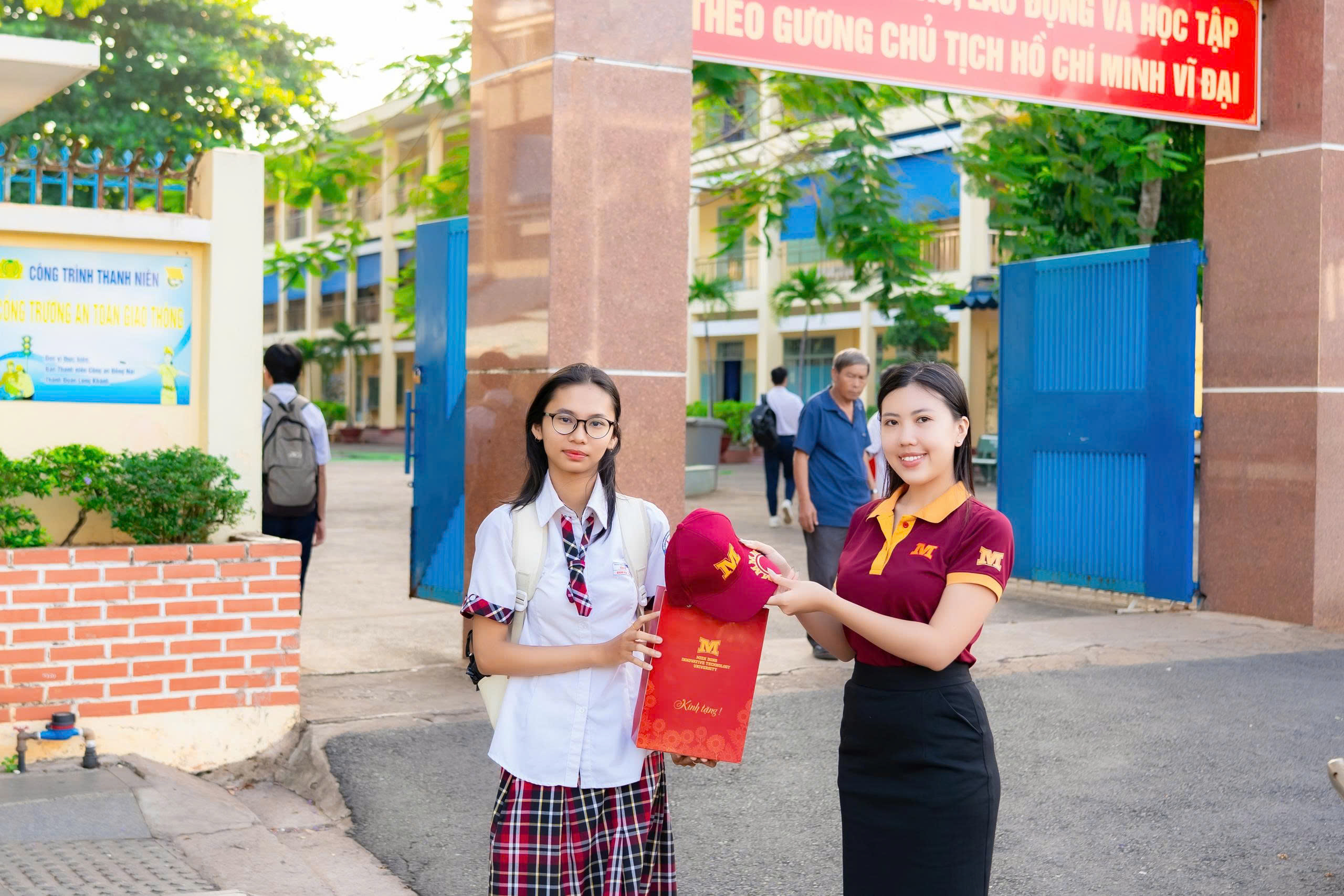 MIT Uni. cảm ơn các bạn học sinh 2k8 đã dành thời gian đến tham quan, trải nghiệm và hoàn tất các thủ tục đăng ký học bổng!