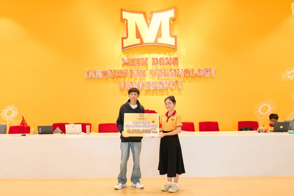 “RINH” HỌC BỔNG GIÁ TRỊ MỖI NGÀY TẠI MIT UNI.!