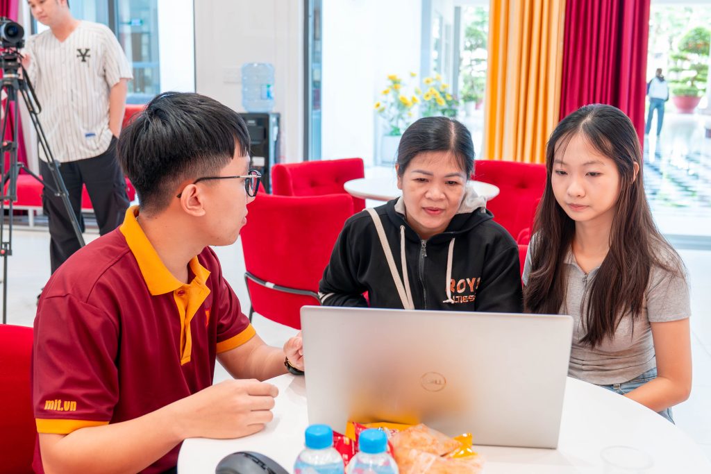 Cuối tuần 2k8 làm gì? Đến MIT Uni. nhận quà ngay!
